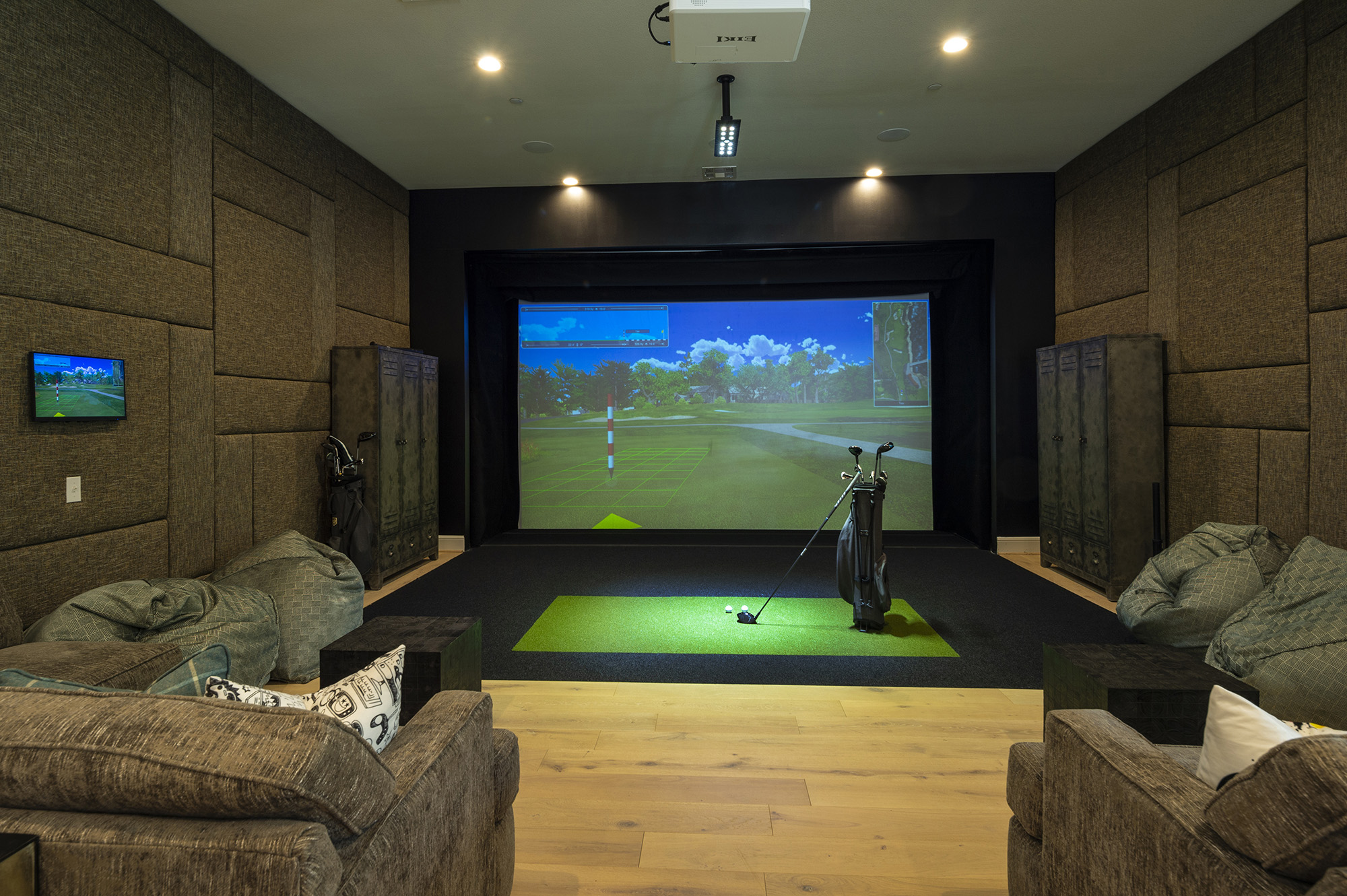 Golf simulator at Asher Oaks in north Houston